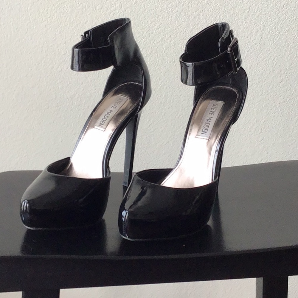 Steve Madden Platform Pumps